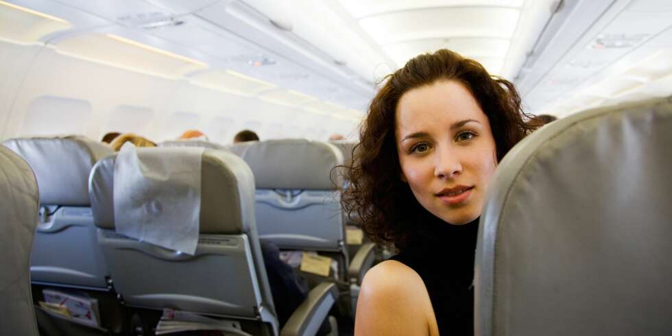 UFIN ELLER FREKK: Å reise med fly er for mange en ukomfortabel opplevelse. Situasjonen blir desto verre om medpassasjeren er ufin eller frekk. Foto: Thinkstock UFIN ELLER FREKK: Å reise med fly er for mange en ukomfortabel opplevelse. Situasjonen blir desto verre om medpassasjeren er ufin eller frekk. Foto: Thinkstock