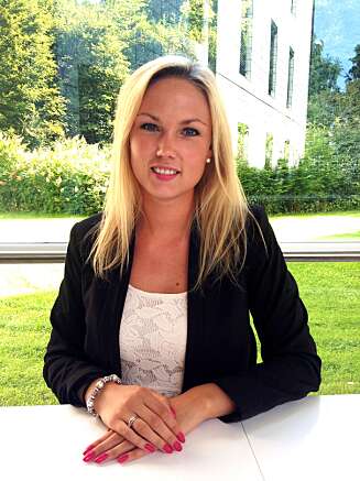 EKSPERT: Salgskonsulent i Global Blue, Tine Christine Wiik. Global Blue er den dominerende aktøren som hjelper turister med momsrefusjon. Foto: Privat EKSPERT: Salgskonsulent i Global Blue, Tine Christine Wiik. Global Blue er den dominerende aktøren som hjelper turister med momsrefusjon. Foto: Privat