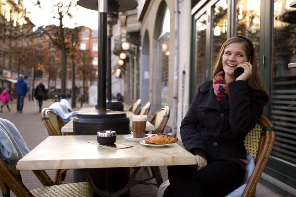 KUTT NED PÅ KAFÉBESØKENE: Å gå på kafé kan fort bli dyrt, eller å kjøpe deg mat på bakeriet hver dag. KUTT NED PÅ KAFÉBESØKENE: Å gå på kafé kan fort bli dyrt, eller å kjøpe deg mat på bakeriet hver dag.