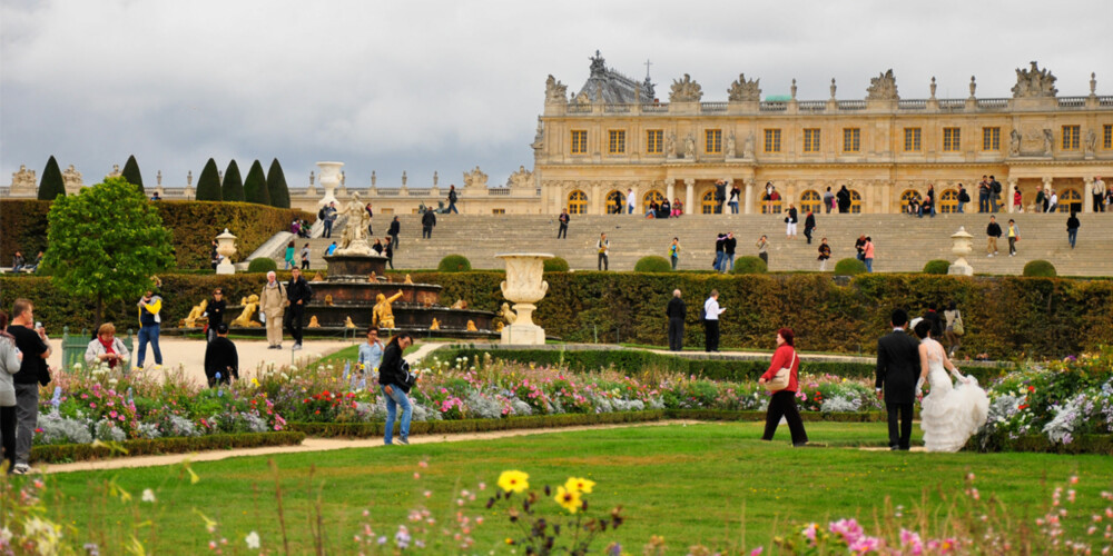VERSAILLES: Det koster ingenting å besøke de vakre hagene som omgor det spektakulære Versailles slottet utenfor Paris. VERSAILLES: Det koster ingenting å besøke de vakre hagene som omgor det spektakulære Versailles slottet utenfor Paris.