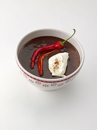 KAKAO MED CHILLI: Å tilsette litt chilli i kakaoen gjør den eksotisk og annerledes. Foto: Opplysningskontoret for Meieriprodukter (Melk.no). KAKAO MED CHILLI: Å tilsette litt chilli i kakaoen gjør den eksotisk og annerledes. Foto: Opplysningskontoret for Meieriprodukter (Melk.no).