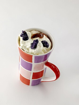 KAKAO MED GODTERI: Med marshmallows, godteri eller bær på toppen blir kakoen en spennende godteribombe, til barnas store fornøyelse. Foto: Opplysningskontoret for Meieriprodukter (Melk.no). KAKAO MED GODTERI: Med marshmallows, godteri eller bær på toppen blir kakoen en spennende godteribombe, til barnas store fornøyelse. Foto: Opplysningskontoret for Meieriprodukter (Melk.no).