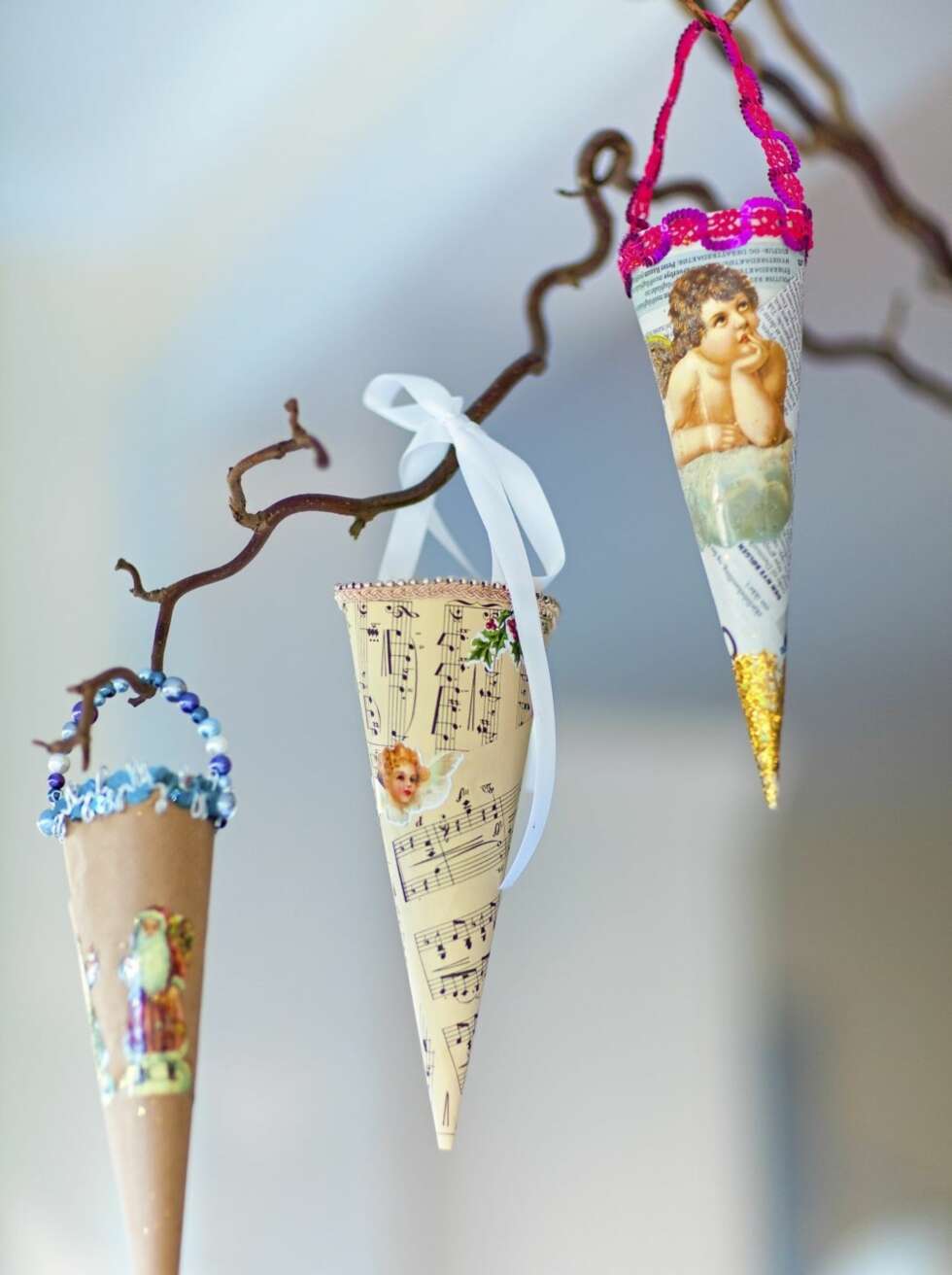 JULEVERKSTED FOR BARN: Lag kremmerhus! Setter du et lite plastrør med vann i kremmerhuset, kan du ha en liten blomst i det. En liten kvist med granbar er også fint, og ikke så vannkrevende. JULEVERKSTED FOR BARN: Lag kremmerhus! Setter du et lite plastrør med vann i kremmerhuset, kan du ha en liten blomst i det. En liten kvist med granbar er også fint, og ikke så vannkrevende.