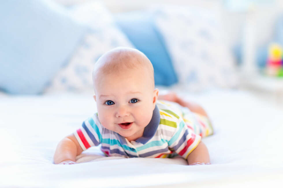JULEGAVETIPS TIL BABY PÅ 6 MND.: Å gripe, føle og bite er viktig. Her er det sanseinntrykk som gjelder fremfor funksjon. Foto: Gettyimages.com. JULEGAVETIPS TIL BABY PÅ 6 MND.: Å gripe, føle og bite er viktig. Her er det sanseinntrykk som gjelder fremfor funksjon. Foto: Gettyimages.com.
