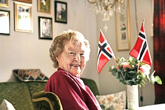 FLAGGER SÅ OFTE HUN KAN: Magnhild er sterkt engasjert i Aktive Fredsreiser, og over 100 ganger har hun
holdt foredrag pa turer tilbake til konsentrasjonsleirene. FLAGGER SÅ OFTE HUN KAN: Magnhild er sterkt engasjert i Aktive Fredsreiser, og over 100 ganger har hun
holdt foredrag pa turer tilbake til konsentrasjonsleirene.