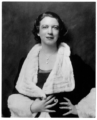 KVINNELIG FORBILDE: Grunnleggeren het egentlig Florence Graham, men kalte seg Elizabeth Arden i forretningslivet. Portrett fra cirka 1930. KVINNELIG FORBILDE: Grunnleggeren het egentlig Florence Graham, men kalte seg Elizabeth Arden i forretningslivet. Portrett fra cirka 1930.