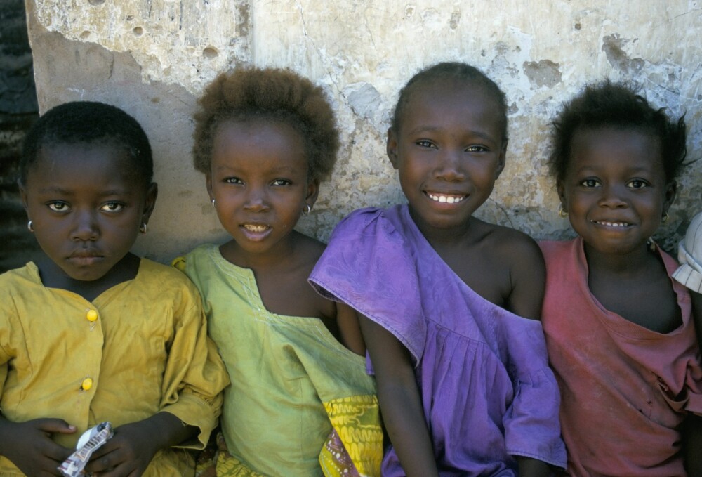 VIKTIG STEG. Disse unge jentene er fra Gambia, som var et av landene som forbød omskjæring av kvinner i år. Det er en viktig milepæl! VIKTIG STEG. Disse unge jentene er fra Gambia, som var et av landene som forbød omskjæring av kvinner i år. Det er en viktig milepæl!