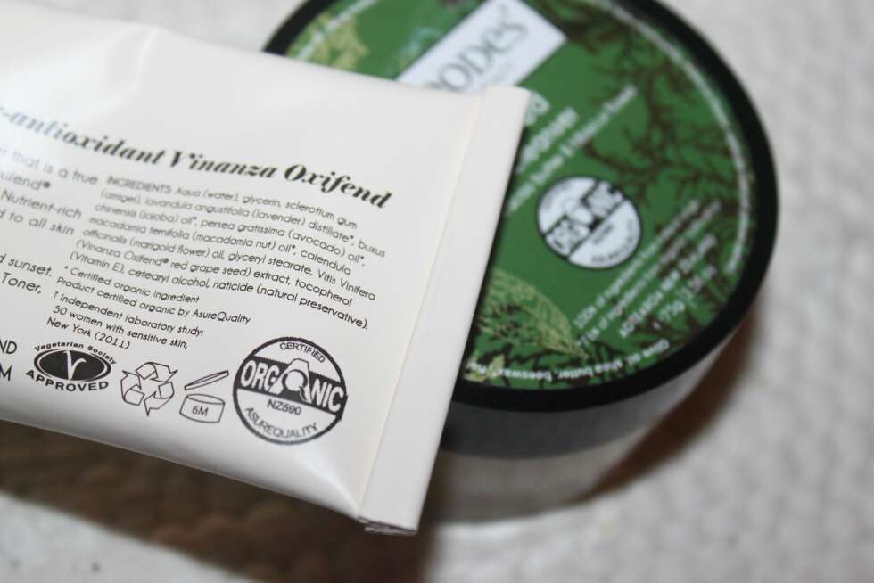 MOTSTRIDENDE: Hva betyr "naturlig" og "kjemikaliefri" egentlig? Og er alt økologisk i en økologisk krem? FOTO: Trine Jensen MOTSTRIDENDE: Hva betyr "naturlig" og "kjemikaliefri" egentlig? Og er alt økologisk i en økologisk krem? FOTO: Trine Jensen
