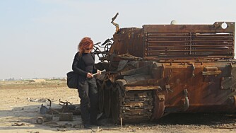 LEI: - Jeg har sett nok krig. Det gir meg ikke kick å se menn skyte med våpen, og jeg trenger ikke adrenalinrushet det gir, sier Donatella. Her i Amerli, Irak, november 2014. LEI: - Jeg har sett nok krig. Det gir meg ikke kick å se menn skyte med våpen, og jeg trenger ikke adrenalinrushet det gir, sier Donatella. Her i Amerli, Irak, november 2014.