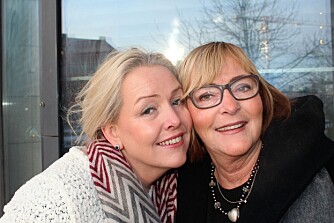 SØSKENKJÆRLIGHET: Nora Pettersen (t.v.) og Inger Jenny Sørensen er søstre, men fikk ikke lov til å bli kjent med hverandre før de ble voksne. SØSKENKJÆRLIGHET: Nora Pettersen (t.v.) og Inger Jenny Sørensen er søstre, men fikk ikke lov til å bli kjent med hverandre før de ble voksne.