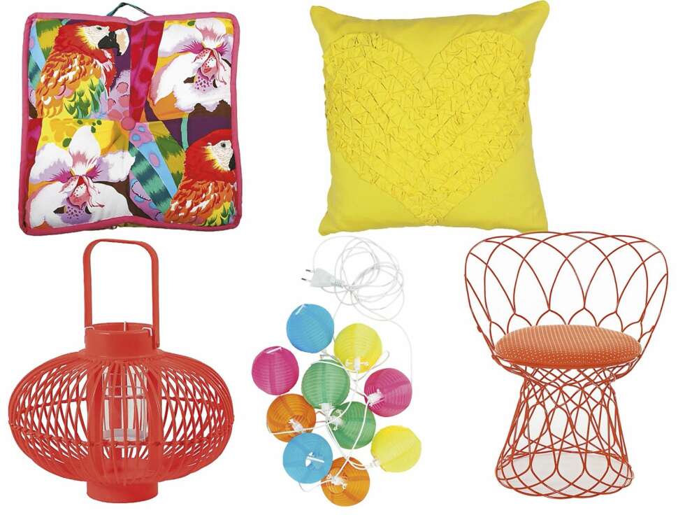 LOUNGESTIL: Pute 40 x 40 cm, ca. kr 240, Rice. Lyslenke, kr 129, Indiska. Lyslykt, ca. kr 300, Rice. Parrot sittepute, 50 x 50 x 10 cm,
kr 295, Skeidar. Stolen Re-Trouvé designet av Patricia Urquiola for Emu, høyde 104 cm, kr 5557, Hus&Hage. LOUNGESTIL: Pute 40 x 40 cm, ca. kr 240, Rice. Lyslenke, kr 129, Indiska. Lyslykt, ca. kr 300, Rice. Parrot sittepute, 50 x 50 x 10 cm,
kr 295, Skeidar. Stolen Re-Trouvé designet av Patricia Urquiola for Emu, høyde 104 cm, kr 5557, Hus&Hage.