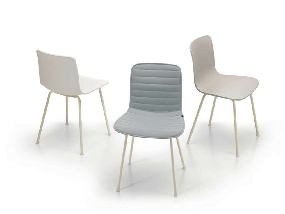 IKKE SPEKTAKULÆR: Hal fra Vitra gjør ikke krav på å bli sett. Men fagmiljøet vet å legge merke til Jasper Morrisons design. IKKE SPEKTAKULÆR: Hal fra Vitra gjør ikke krav på å bli sett. Men fagmiljøet vet å legge merke til Jasper Morrisons design.