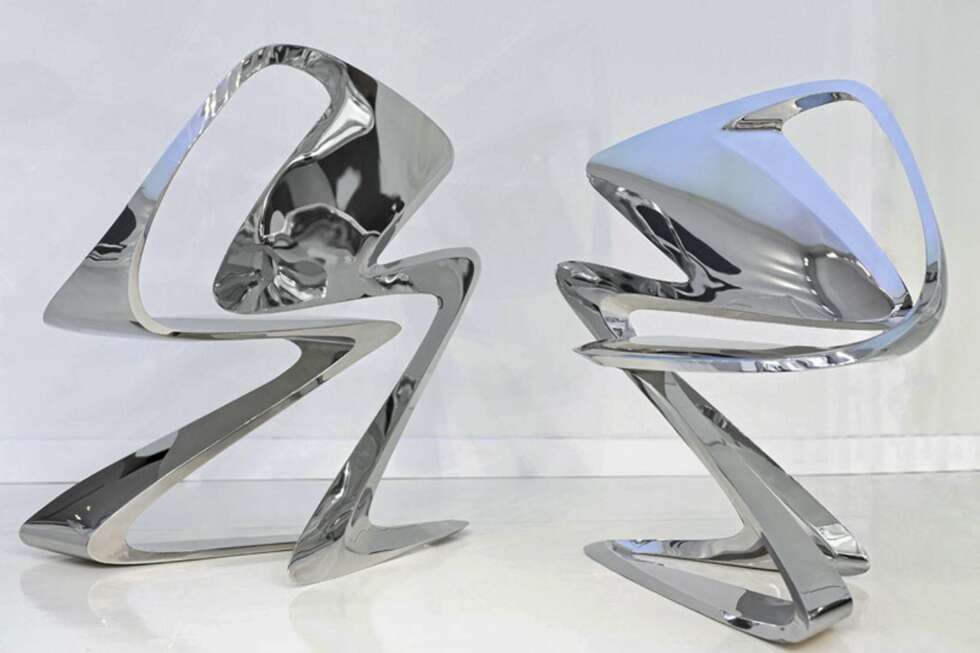 ABSTRAKT OBJEKT: Z-Chair er designet av den irakiske arkitekten Zaha Hadid for Sawaya & Moroni. ABSTRAKT OBJEKT: Z-Chair er designet av den irakiske arkitekten Zaha Hadid for Sawaya & Moroni.