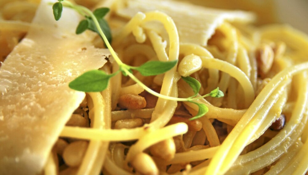 OPPSKRIFT PÅ PASTA: Pasta med sitron og pinjekjerner - og parmesan. OPPSKRIFT PÅ PASTA: Pasta med sitron og pinjekjerner - og parmesan.