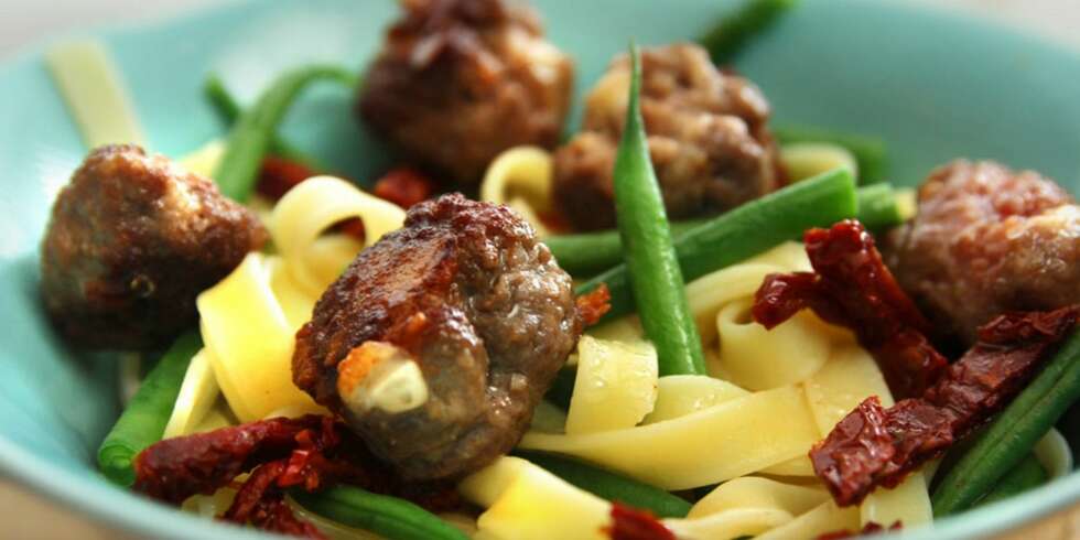 OPPSKRIFT PÅ RASK PASTA: Denne er så enkel at du egentlig ikke trenger oppskrfit. Allikevel, her er oppskriften på rask pasta! OPPSKRIFT PÅ RASK PASTA: Denne er så enkel at du egentlig ikke trenger oppskrfit. Allikevel, her er oppskriften på rask pasta!
