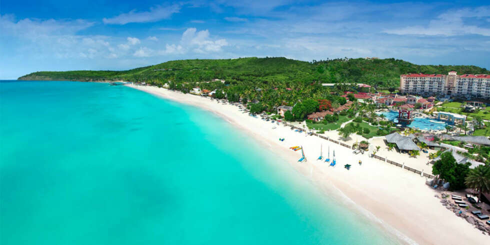 SANDALS: Dette hotellet ligger ved en av Karibiens beste strender. SANDALS: Dette hotellet ligger ved en av Karibiens beste strender.