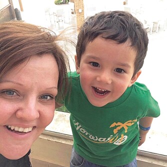 FORNØYD KAR: Julian (3) har alltid et smil på lur. Og Linda vet å sette pris på det. FORNØYD KAR: Julian (3) har alltid et smil på lur. Og Linda vet å sette pris på det.