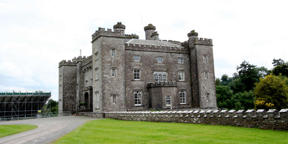 SLANE CASTLE: Du kommer ikke til å nøye deg med et kjedelig hotellbryllup etter å ha sett disse vakre slottene. SLANE CASTLE: Du kommer ikke til å nøye deg med et kjedelig hotellbryllup etter å ha sett disse vakre slottene.