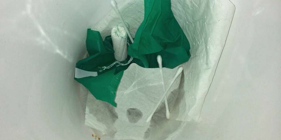 FEIL: Tørkepapir, plast, tamponger og q-tips er bare noe av det som skal kastes i søppelbøtta - ikke i toalettet. FEIL: Tørkepapir, plast, tamponger og q-tips er bare noe av det som skal kastes i søppelbøtta - ikke i toalettet.