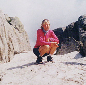 GLAD I FRILUFTSLIV: Anne på Kjerag. GLAD I FRILUFTSLIV: Anne på Kjerag.