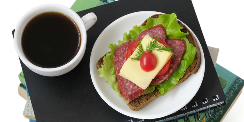 LEVENDE FROKOST: I en vanlig frokost kan det finnes spor av kaffeborebille, melmidd, kaktuslus, bananfluer, kålormer og andre kryp. Det er helt ufarlig og normalt. LEVENDE FROKOST: I en vanlig frokost kan det finnes spor av kaffeborebille, melmidd, kaktuslus, bananfluer, kålormer og andre kryp. Det er helt ufarlig og normalt.