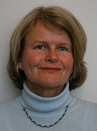PROFESSOR: Anne Aamdal Scheie, doktor og professor ved Institutt for oral biologi på Universitetet i Oslo, forteller at det finnes flere millioner bakterier på tannbørsten, blant dem kan det være sykdomsfremkallende bakterier. PROFESSOR: Anne Aamdal Scheie, doktor og professor ved Institutt for oral biologi på Universitetet i Oslo, forteller at det finnes flere millioner bakterier på tannbørsten, blant dem kan det være sykdomsfremkallende bakterier.