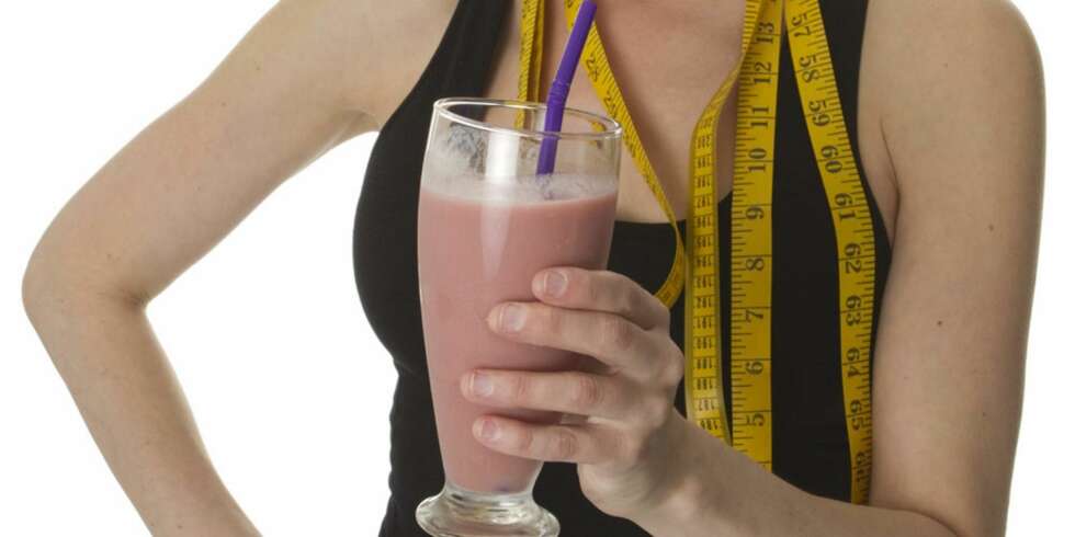 DÅRLIG SLANKEKUR: En slankekur bestående av kun drikke, en juicediett eller en diett hvor man kun spiser salat, er eksempler på dårlige alternativer som ikke gir en varig vektnedgang, mener ernæringseksperten. DÅRLIG SLANKEKUR: En slankekur bestående av kun drikke, en juicediett eller en diett hvor man kun spiser salat, er eksempler på dårlige alternativer som ikke gir en varig vektnedgang, mener ernæringseksperten.