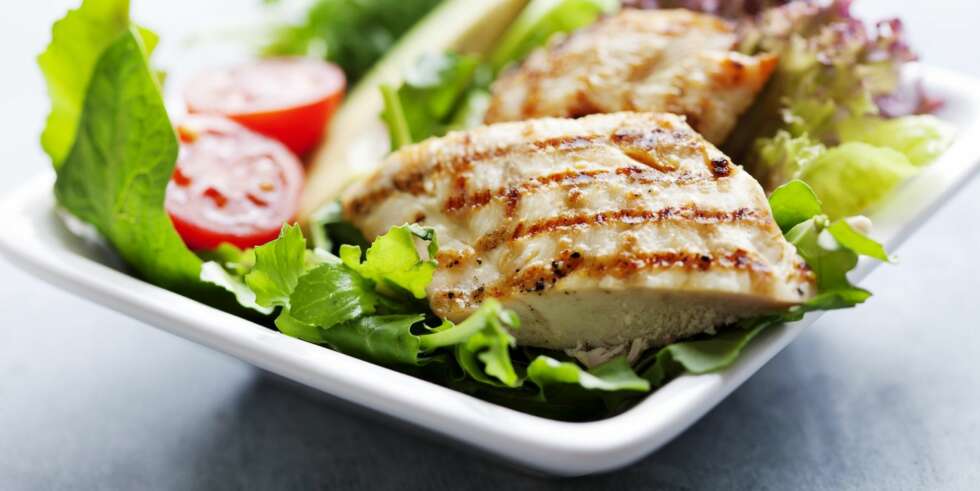 PROTEINMAT: Kylling og masse grønnsaker er supert på fastedagene i 5:2 dietten. PROTEINMAT: Kylling og masse grønnsaker er supert på fastedagene i 5:2 dietten.
