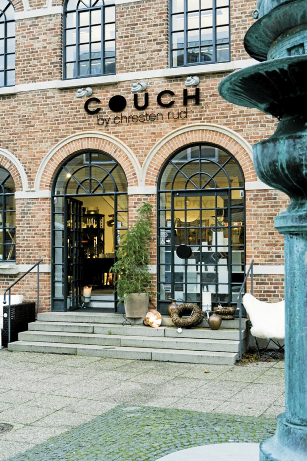 STILIG: Legg turen til Couch, like utenfor København, for stilrene designmøbler og interiørpynt. STILIG: Legg turen til Couch, like utenfor København, for stilrene designmøbler og interiørpynt.