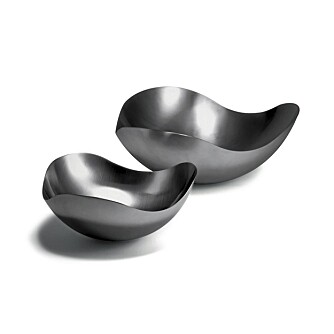 FORMFULL: De lekre små sølvskålene fra Georg Jensen er perfekt til å servere nøtter og snacks i. FORMFULL: De lekre små sølvskålene fra Georg Jensen er perfekt til å servere nøtter og snacks i.