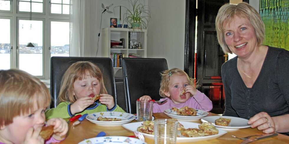 SLANK FAMILIEIDYLL: Ved hjelp av Roede-metoden gikk matmor Linn Bakkan ned henholdsvis åtte og ti kilo etter sine to siste svangerskap. SLANK FAMILIEIDYLL: Ved hjelp av Roede-metoden gikk matmor Linn Bakkan ned henholdsvis åtte og ti kilo etter sine to siste svangerskap.