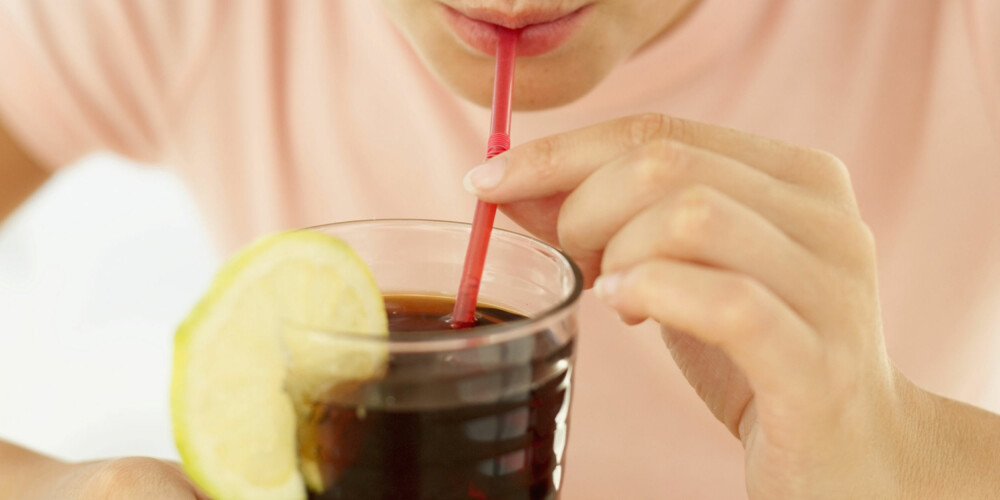 SMAKER GODT, MEN...: Det er ikke mye cola som skal til for å dekke dagsbehovet av sukker. SMAKER GODT, MEN...: Det er ikke mye cola som skal til for å dekke dagsbehovet av sukker.