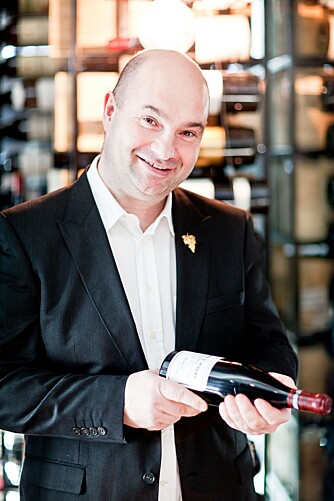 VINSMAKER: Svein Lindin, Sommelier og innehaver av In Vino Veritas vinkurs. VINSMAKER: Svein Lindin, Sommelier og innehaver av In Vino Veritas vinkurs.