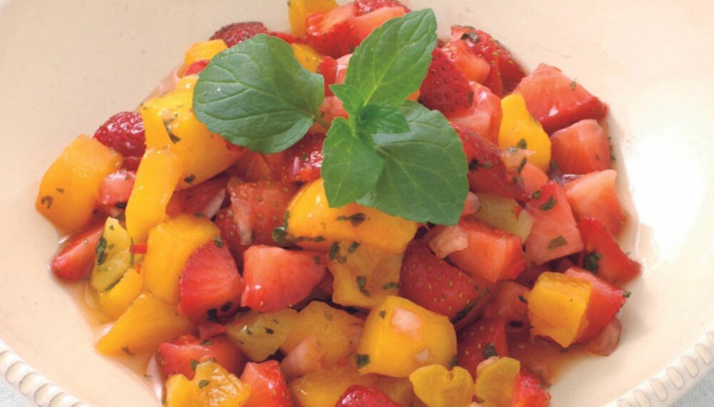 Dagens rett: Kyllingfilet med jordbær- og mangosalsa Dagens rett: Kyllingfilet med jordbær- og mangosalsa