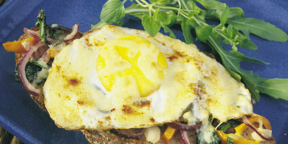 Dagens rett:
Ostesmørbrød med hemmelig speilegg Dagens rett:
Ostesmørbrød med hemmelig speilegg