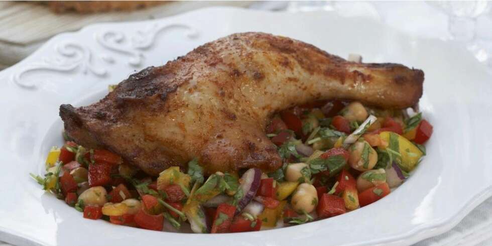 Dagens rett: Grillede kyllinglår med kikertsalat Dagens rett: Grillede kyllinglår med kikertsalat