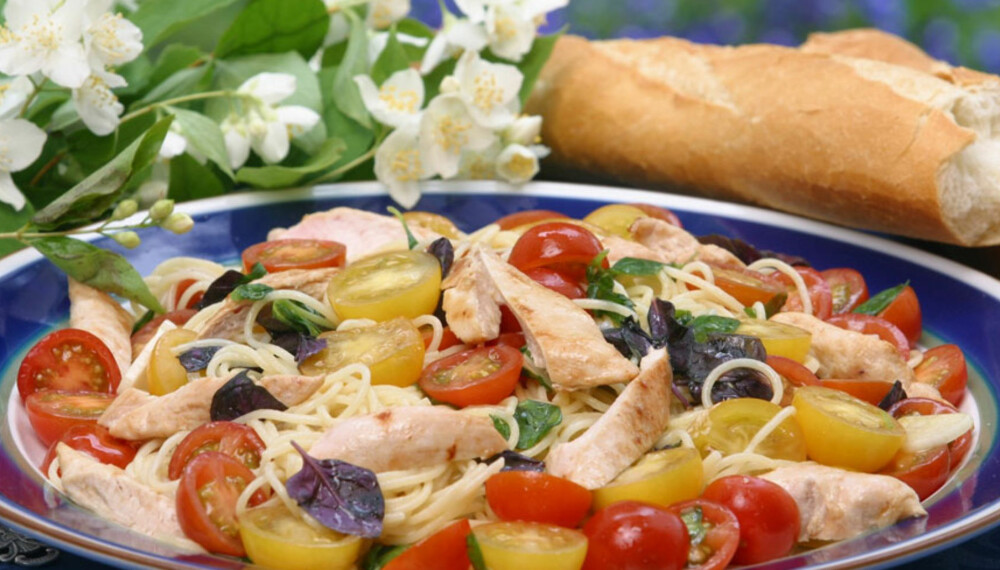 Dagens rett:
Kyllingfilet med spagetti, cherrytomater og merian Dagens rett:
Kyllingfilet med spagetti, cherrytomater og merian