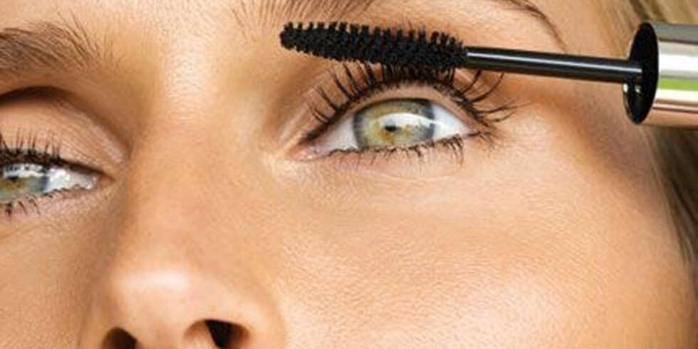 BRUK BABYPUDDER: Litt babypudder sammen med mascaraen gir deg supermodell-vipper. BRUK BABYPUDDER: Litt babypudder sammen med mascaraen gir deg supermodell-vipper.