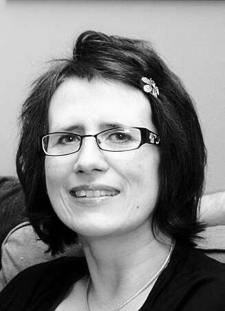 FORSKER: Camilla S. Adams, labratorieleder ved Thelma Inneklima & Arbeidsmiljø, har sjekket bakterieinnholdet i de to ansiktskremene. FORSKER: Camilla S. Adams, labratorieleder ved Thelma Inneklima & Arbeidsmiljø, har sjekket bakterieinnholdet i de to ansiktskremene.