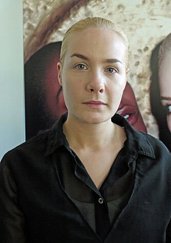 NATURLIG: Makeupartist Zenia Jæger har kun sminket modellen sin med foundation og lysreflekterende concealer fra Yves Saint Laurent. Det skal ikke mer til enn dette om sommeren. NATURLIG: Makeupartist Zenia Jæger har kun sminket modellen sin med foundation og lysreflekterende concealer fra Yves Saint Laurent. Det skal ikke mer til enn dette om sommeren.