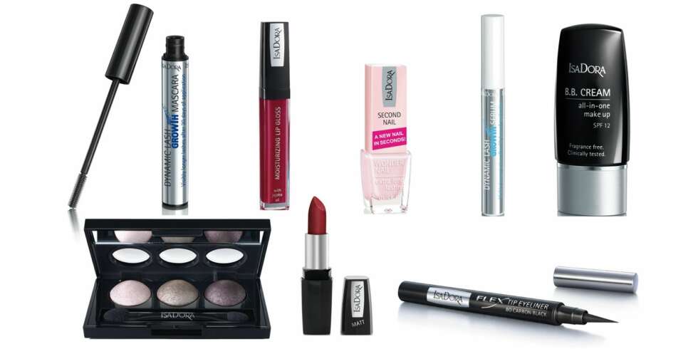 ALT DU TRENGER: Eyeliner, lipgloss, neglelakk, maskara, BB-cream, øyenskygge, leppestift og vippeserum. ALT DU TRENGER: Eyeliner, lipgloss, neglelakk, maskara, BB-cream, øyenskygge, leppestift og vippeserum.