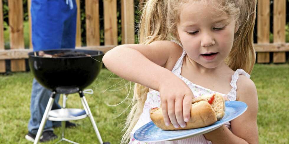 PØLSEMIDDAG: Få oppskriftene på fire kreative og spennende pølsemiddager, som hele familien kan nyte. Foto: Gettyimages.com. PØLSEMIDDAG: Få oppskriftene på fire kreative og spennende pølsemiddager, som hele familien kan nyte. Foto: Gettyimages.com.