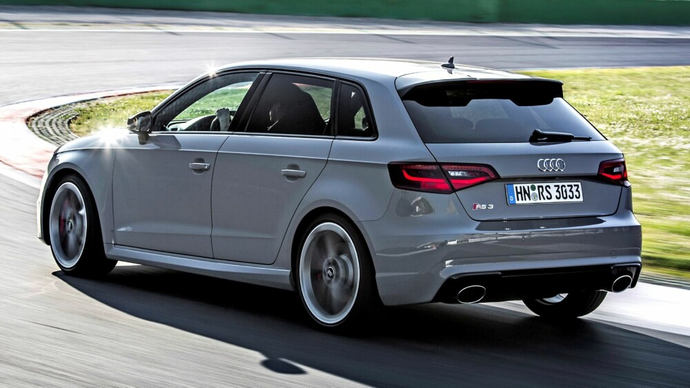 LYD: Punger du ut ekstra, får du enda råere sportseksos med mer lyd. Ingen av variantene trenger for øvrig digital forsterkning. Du får rått motorbrøl og solid pesing fra turboen. FOTO: Audi LYD: Punger du ut ekstra, får du enda råere sportseksos med mer lyd. Ingen av variantene trenger for øvrig digital forsterkning. Du får rått motorbrøl og solid pesing fra turboen. FOTO: Audi