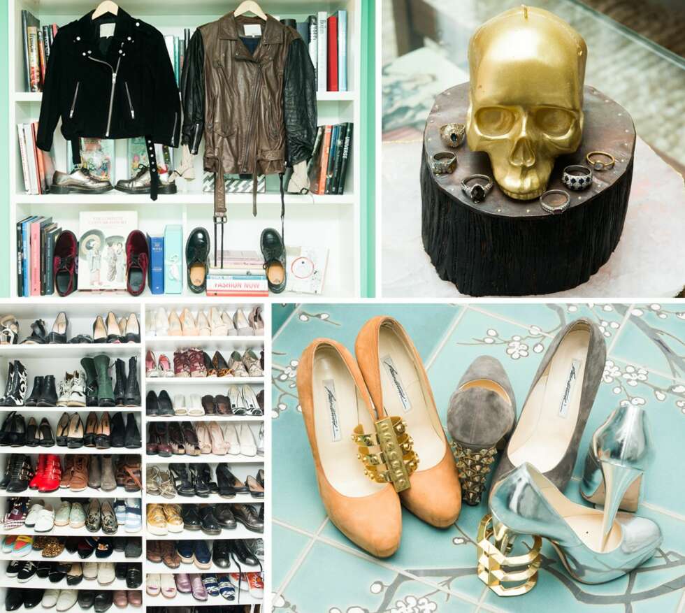 MOTESKATTER: Øverst fra venstre: Jakken til venstre er fra Madewell, til høyre fra 3.1 Phillip Lim. Sko fra Dr. Martens. Ringene rundt hodeskallelyset er gaver hun har gitt seg selv eller fått av mennene i sitt liv. Den enorme skosamlingen fyller hylle på hylle i Jaimes garderobe. Sko fra Brian Atwood. MOTESKATTER: Øverst fra venstre: Jakken til venstre er fra Madewell, til høyre fra 3.1 Phillip Lim. Sko fra Dr. Martens. Ringene rundt hodeskallelyset er gaver hun har gitt seg selv eller fått av mennene i sitt liv. Den enorme skosamlingen fyller hylle på hylle i Jaimes garderobe. Sko fra Brian Atwood.