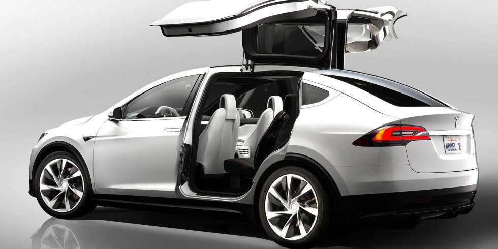 TESLA: Mange venter på Tesla Model X. Nå er det klart at den kan utstyres med hengerfeste og trekkevnen er slett ikke vissen. FOTO: Tesla TESLA: Mange venter på Tesla Model X. Nå er det klart at den kan utstyres med hengerfeste og trekkevnen er slett ikke vissen. FOTO: Tesla
