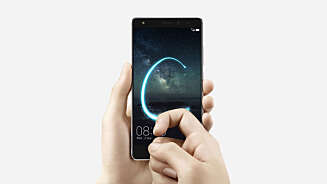 KNOKEGJENKJENNING: I likhet med tidligere modeller kan også Huawei Mate S gjenkjenne om du bruker knokene på skjermen. Nå kan du også tegne snarveier med knokene, som for eksempel en C for å åpne kameraet. KNOKEGJENKJENNING: I likhet med tidligere modeller kan også Huawei Mate S gjenkjenne om du bruker knokene på skjermen. Nå kan du også tegne snarveier med knokene, som for eksempel en C for å åpne kameraet.