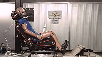 WHIPLASH-TEST: I tillegg til å krasje bilene, tester Euro NCAP også fotgjengersikkerhet og nakkesleng-beskyttelse. WHIPLASH-TEST: I tillegg til å krasje bilene, tester Euro NCAP også fotgjengersikkerhet og nakkesleng-beskyttelse.