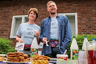 Spiller seg selv: Det er en ekstremversjon av seg selv Pernille viser i «Side om side». Her med kollega Tore Sagen. Spiller seg selv: Det er en ekstremversjon av seg selv Pernille viser i «Side om side». Her med kollega Tore Sagen.