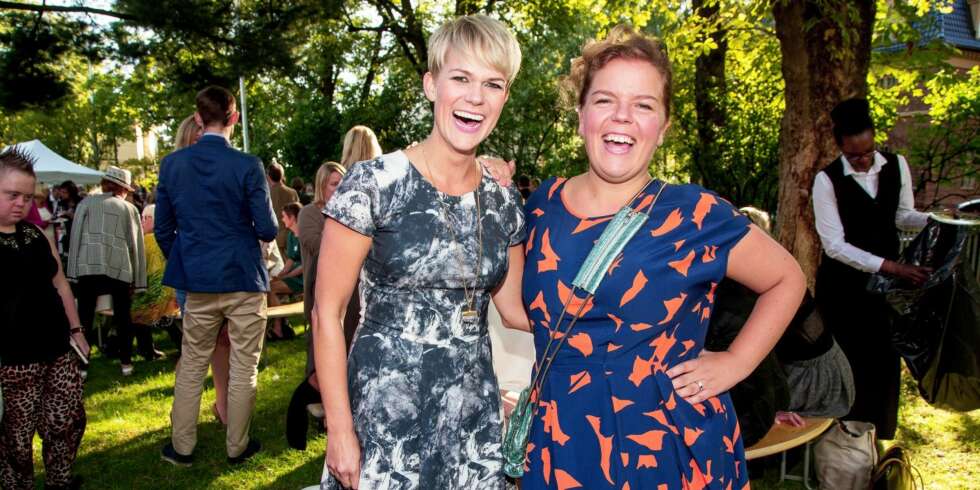 SHOWAKTUELLE: Sigrid Bonde Tusvik (t.v.) og Else Kåss Furuseth er i høst aktuelle med showet «Mot i brøsta» på Edderkoppen Teater. Da har de også Henriette Steenstrup med på laget. SHOWAKTUELLE: Sigrid Bonde Tusvik (t.v.) og Else Kåss Furuseth er i høst aktuelle med showet «Mot i brøsta» på Edderkoppen Teater. Da har de også Henriette Steenstrup med på laget.