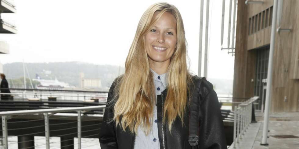 RØD TRÅD: Strikkeinteressen går som en rød tråd i familen Skappel. Nå lærer Maria Skappel Holzweiler opp sin datter i strikkingens kunst. RØD TRÅD: Strikkeinteressen går som en rød tråd i familen Skappel. Nå lærer Maria Skappel Holzweiler opp sin datter i strikkingens kunst.